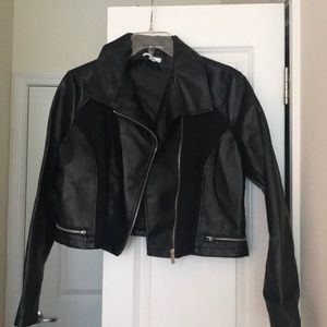 Cropped leather jacket in black